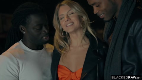 Blonde Dped in Interracial Threesome